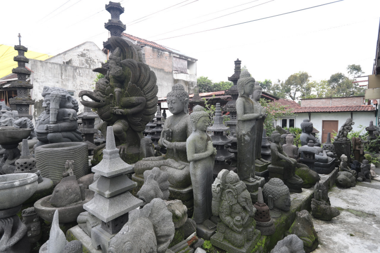 Seni Patung Batu Banyak Berkembang Di Daerah  Extra